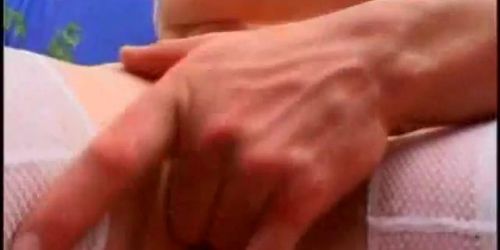 AMATEURITY - Reife Amateur Frau hausgemacht saugen und ficken mit Cumshot