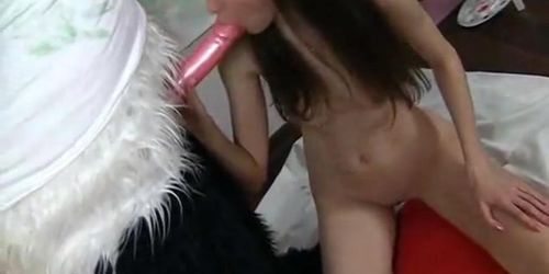 PANDA FUCK - Young girl finger fucks tight pussy