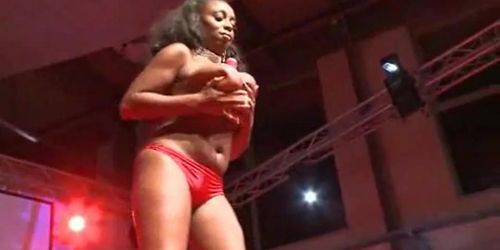 PUBLIC SEX SHOWS - Busty ebony stripper rides a dildo