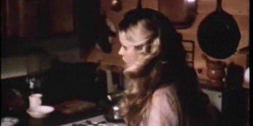 80年代スタイルのセックスとレトロなポルノ映画 (Isis Taylor) - Tnaflix.com