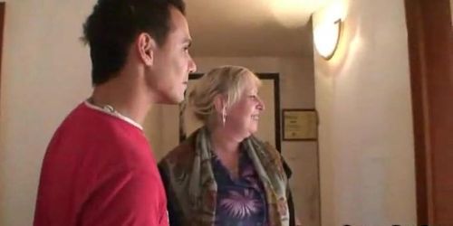 GRANNYBET - Granny gets banged by an young pickuper