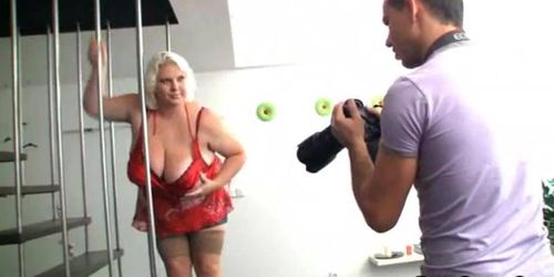 FATTYGAME - He makes some photos then bangs her on the floor