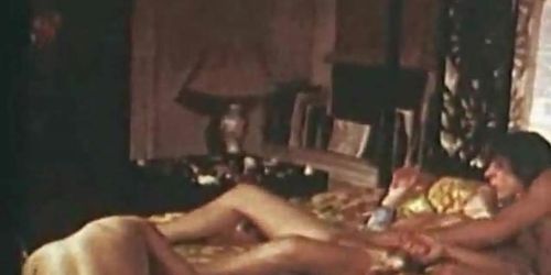 DELTAOFVENUS - Une ado vintage à la chatte poilue se fait baiser - Porno des années 1970