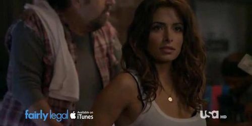 Sarah Shahi - Bastante legal (Sarah Dark)