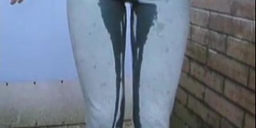 Piss: Pissed her pants in public (amateur )