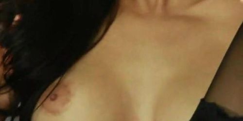 TWISTYS - לטינה מאוסת באצבע העקבים דופקת את הכוס שלה לאורגזמה