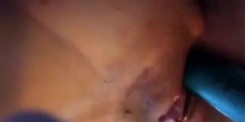 Hot chick using a brush to fuck herself