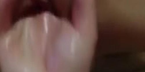 Fingering my gf until she squirts