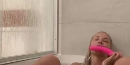 Elsa Jean shower solo (Blondie Anderson)