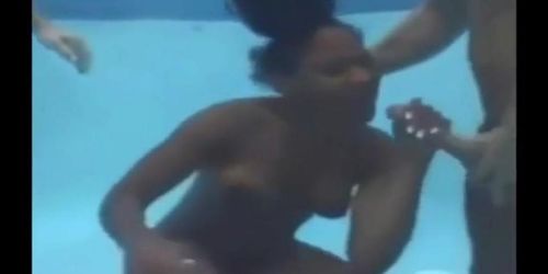 black woman  sucking 2 cocks underwater