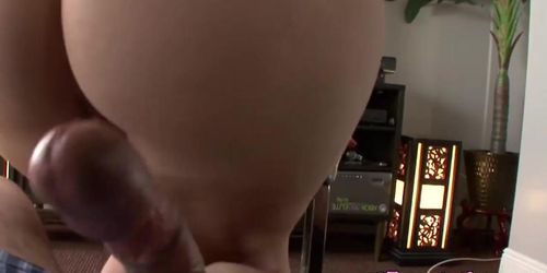 Teen girls facial during her stepbros hj