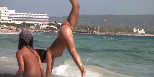 Nude Beach Naked Gymnastics (horny Slut Finds a Fun way to Flash her Spread Pussy to her Friends) - Tnaflix.com