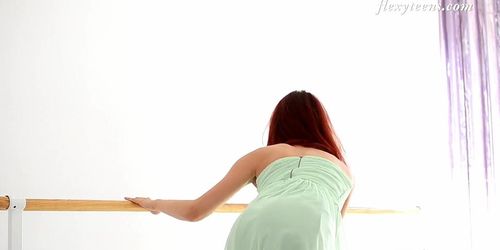 Russian hotness Zlata Hamupipoke is super flexible