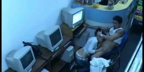 Amateur - Couple brésilien dans un café Internet