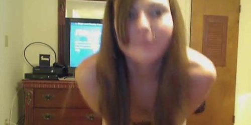 Cam: Cute Coed Babe Booty Shaking While Sucking her Dildo HD