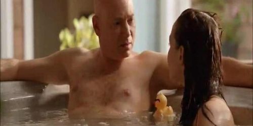 ホットタブ裸の胸のセレブカミラルディントンヌード (Camilla Luddington)