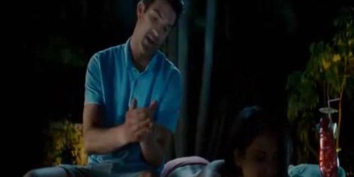 סלב אוליביה מון וניקי מור עירום וצידי צד (Olivia Munn)