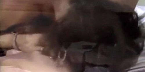 THE CLASSIC PORN - Guy begleitet Lesben in einem verrückten Fick (Isis Taylor)