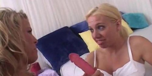 MOMS TEACHING TEENS - Teen lernt, wie man einen guten Blowjob gibt