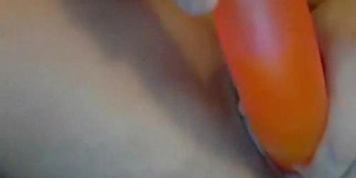 Duitse milf masturbeert met pomp en dildo