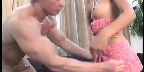 ASIA VIDZ - Une grosse pute asiatique aux seins suce et chevauche une bite géante