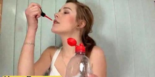 Teen Liz masturbate and pee