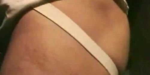 SOLO OSOS - Tio en suspensorio muestra su cuerpo caliente