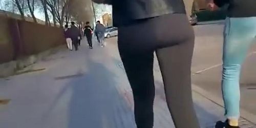 Teen with nice butt wearing black leggings