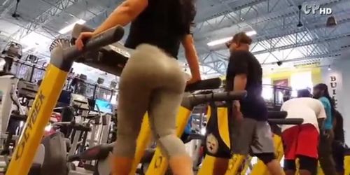 fit phat assed latina jiggling on treadmill