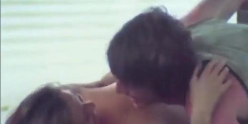 canibal Holocaust Hot Scene