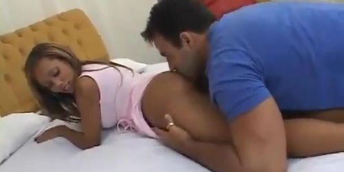 Morena linda e gostosa gemendo e gozando dando a bucetinha e o cusinho bem gostoso