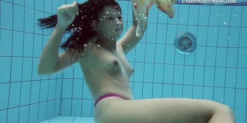 Krasula Fedorchuk hot underwater show