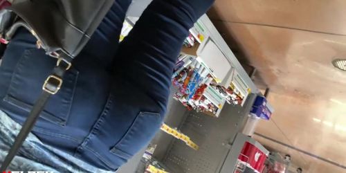 BBC Bulge flash A Phat Ass Latina & she Saying ...
