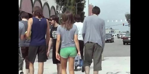 Lindo culo de chica en short verde
