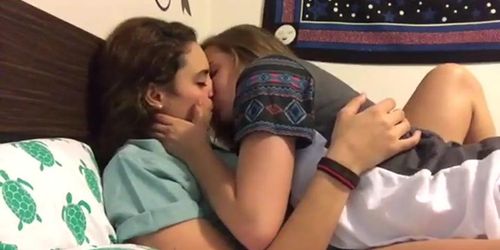 18-Year-Old teens super kiss challenge