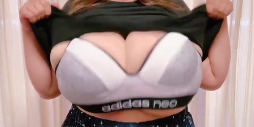 Hirari Tits Bouncing