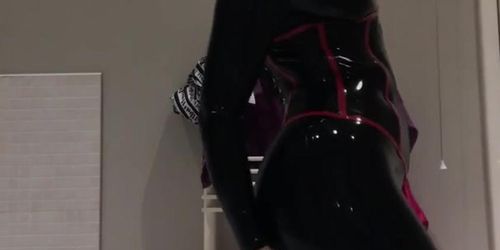 M1stress Serena latex tease