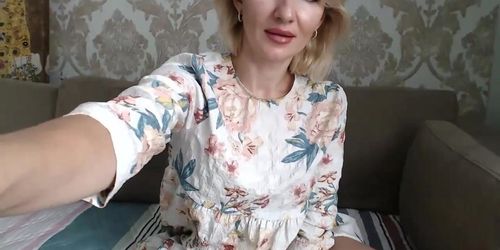 Woman with hairy pussy shows herself on webcam