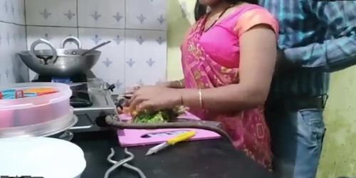 Bhabhi ki hui Kitchen me chudai apni lover k sath