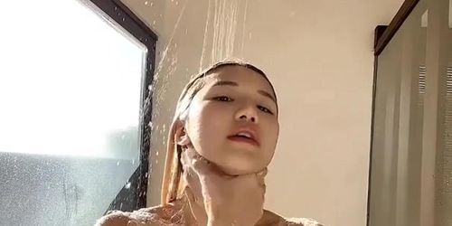 SelfieVeryNudePuiYi (Full Frontal)