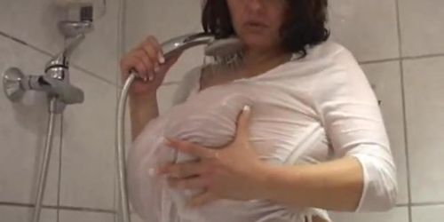 Busty Shower (Milena Velba)