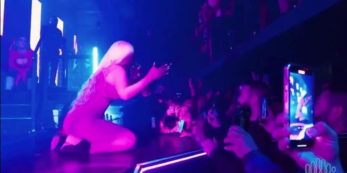 IGGY AZALEA SHAKING HER FAT ASS ON STREAMLIVE 2022 (compilation)