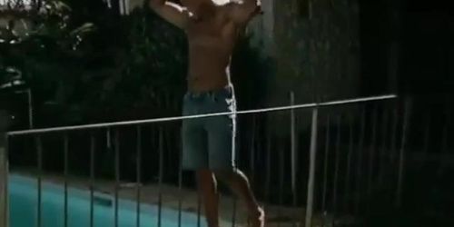 Novinhas gostosas gemendo e gozando dando a bucetinha e o cusinho bem gostoso na piscina (Aline Dias)
