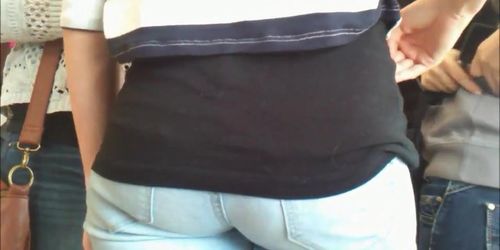 TIGHT YOUNG TEEN ASS IN JEANS AT RESTAURANT HIDDEN CAM