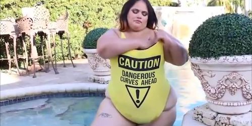 SSBBW Victoria Secret XXX Sucks and Fucks PoolSide (Sarah Jane Hamilton)