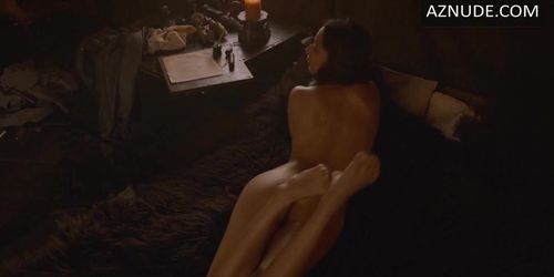 Oona Chaplin Sexy (loop)