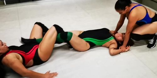 Latina wrestling2