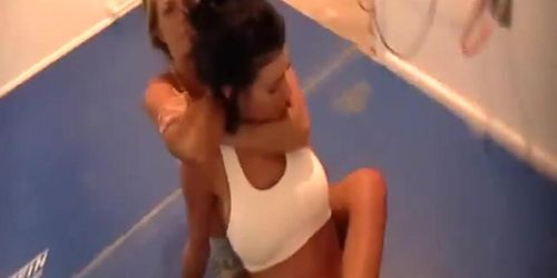 Iris vs Sasha