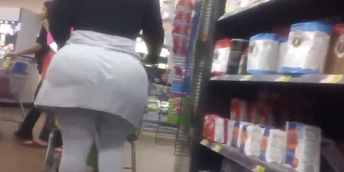 Massive Booty Shopper An Eye Stopper!