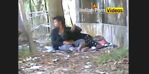 Outdoor blowjob mms of desi girls with lover - Indian Porn Videos